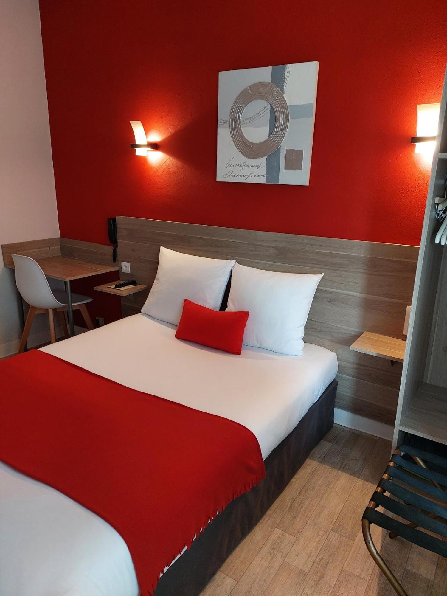 Cit'Hotel L'Europe - Cholet Gare Экстерьер фото